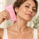 Massage du cou au gua sha rose.webp